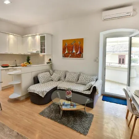 Ariana - & Comfy Apartment Porec