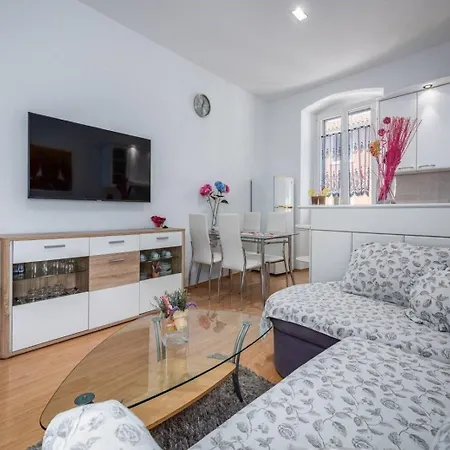Ariana - & Comfy * Porec