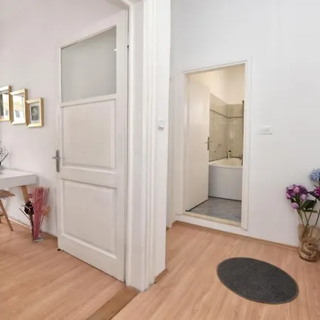 Ariana - & Comfy Apartment Porec