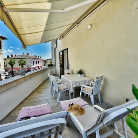 Ariana - & Comfy Apartment Porec